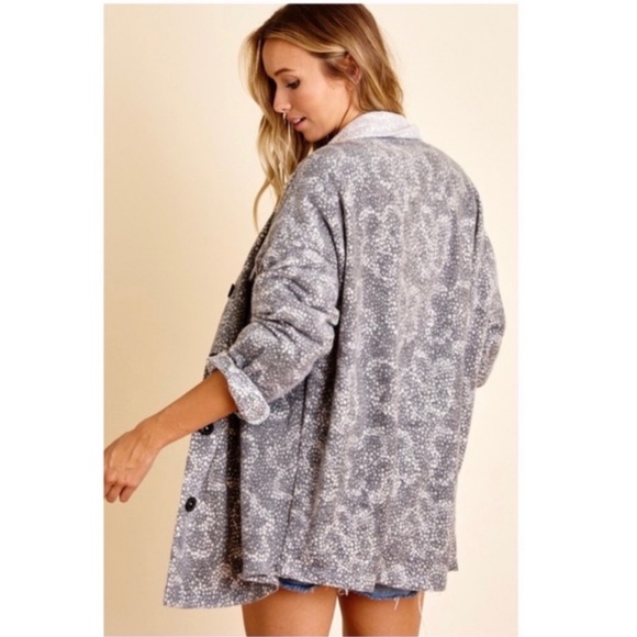 🩶🤍Button Down Jacket/Shacket🤍🩶 - Picture 6 of 6